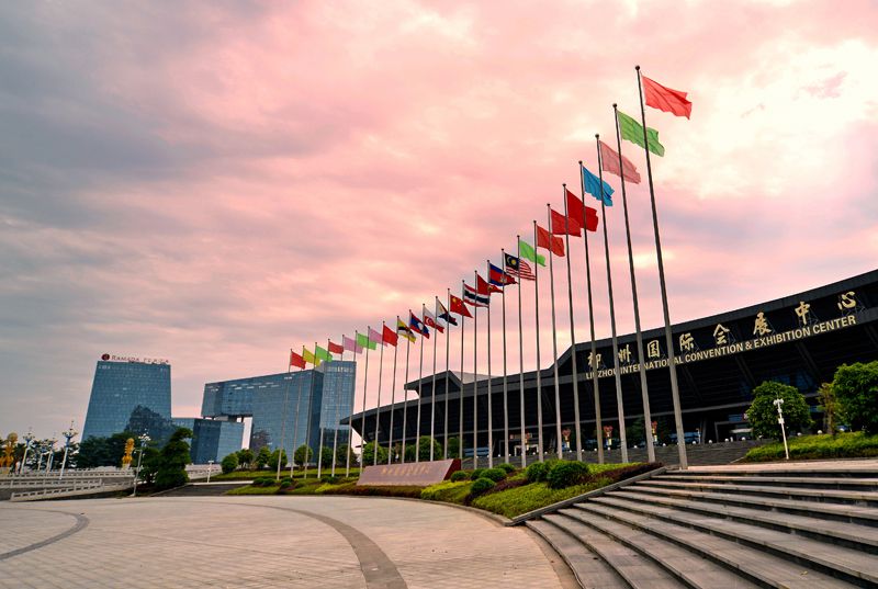 1530799854807061.jpg 羅秋寧《會展中心晨光》13768326100.jpg